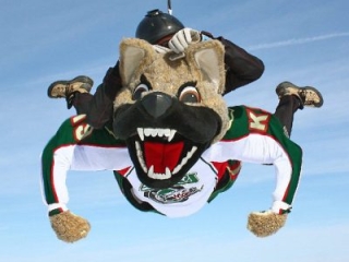 Chilly of the Houston Aeros skydiving